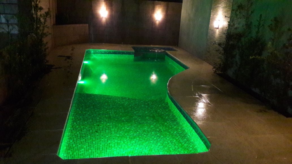 Vídeo/Piscina com Led Colorido